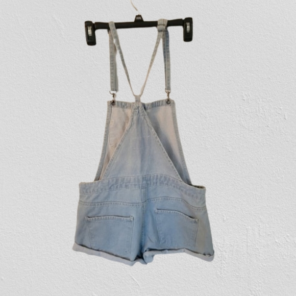 Forever 21 light wash blue shorts overalls, size 29 (size 8) - Picture 3 of 6